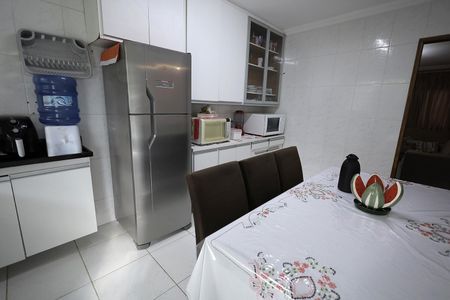 Casa à venda com 154m², 2 quartos e 2 vagas Casa à venda com 154m², 2 quartos e 2 vagasCozinha