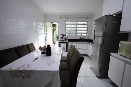 Casa à venda com 154m², 2 quartos e 2 vagas Casa à venda com 154m², 2 quartos e 2 vagasCozinha