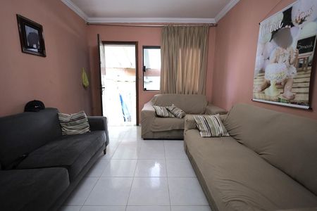 Casa à venda com 154m², 2 quartos e 2 vagas Casa à venda com 154m², 2 quartos e 2 vagasSala