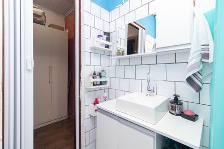 Banheiro de casa à venda com 1 quarto, 65m² em Ipanema, Porto Alegre