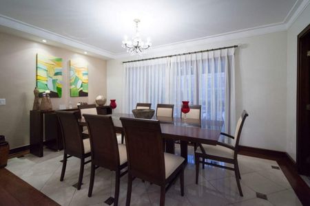 Casa de condomínio à venda com 450m², 4 quartos e 4 vagas