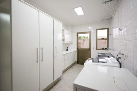 Casa de condomínio à venda com 450m², 4 quartos e 4 vagas