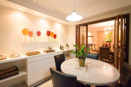 Casa de condomínio à venda com 450m², 4 quartos e 4 vagas