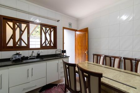 Casa à venda com 77m², 2 quartos e 2 vagas Casa à venda com 77m², 2 quartos e 2 vagasCozinha
