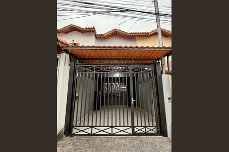 Casa à venda com 77m², 2 quartos e 2 vagas Casa à venda com 77m², 2 quartos e 2 vagasFachada