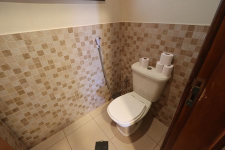 Casa de condomínio para alugar com 1000m², 4 quartos e 6 vagasLavabo