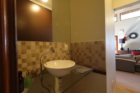 Casa de condomínio para alugar com 1000m², 4 quartos e 6 vagasLavabo