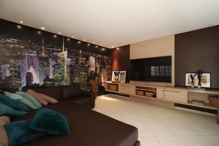 Casa de condomínio para alugar com 1000m², 4 quartos e 6 vagasSala TV