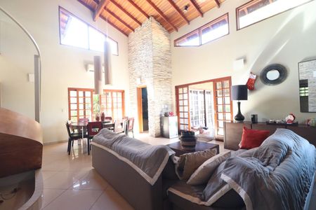 Casa de condomínio para alugar com 1000m², 4 quartos e 6 vagasSala