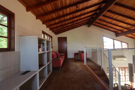 Casa de condomínio para alugar com 1000m², 4 quartos e 6 vagasSala 2