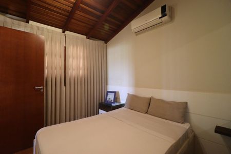 Casa de condomínio para alugar com 1000m², 4 quartos e 6 vagasSuíte 1