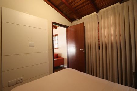 Casa de condomínio para alugar com 1000m², 4 quartos e 6 vagasSuíte 1