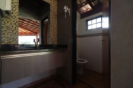 Casa de condomínio para alugar com 1000m², 4 quartos e 6 vagasEspaço Gourmet - Banheiros