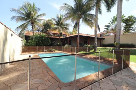 Casa de condomínio para alugar com 1000m², 4 quartos e 6 vagasPiscina