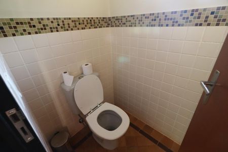 Casa de condomínio para alugar com 1000m², 4 quartos e 6 vagasEspaço Gourmet - Banheiros