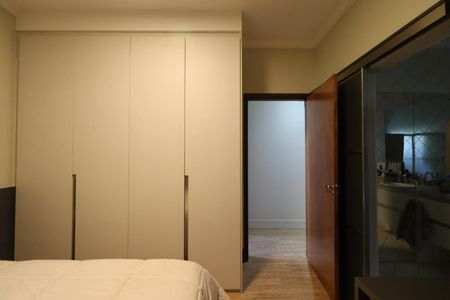 Casa de condomínio para alugar com 1000m², 4 quartos e 6 vagasSuíte 2