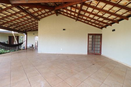 Casa de condomínio para alugar com 1000m², 4 quartos e 6 vagasGaragem