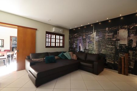 Casa de condomínio para alugar com 1000m², 4 quartos e 6 vagasSala TV