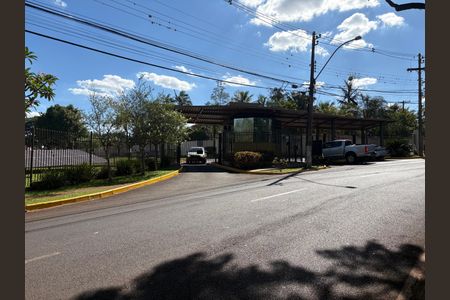 Casa de condomínio para alugar com 1000m², 4 quartos e 6 vagasFachada