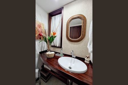 Casa de condomínio à venda com 380m², 4 quartos e 3 vagas Casa de condomínio à venda com 380m², 4 quartos e 3 vagasLavabo