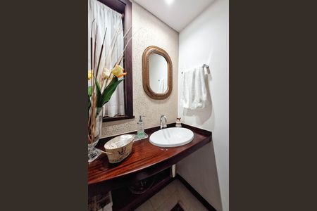 Casa de condomínio à venda com 380m², 4 quartos e 3 vagas Casa de condomínio à venda com 380m², 4 quartos e 3 vagasLavabo