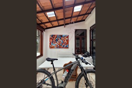 Casa de condomínio à venda com 380m², 4 quartos e 3 vagas Casa de condomínio à venda com 380m², 4 quartos e 3 vagasAteliê