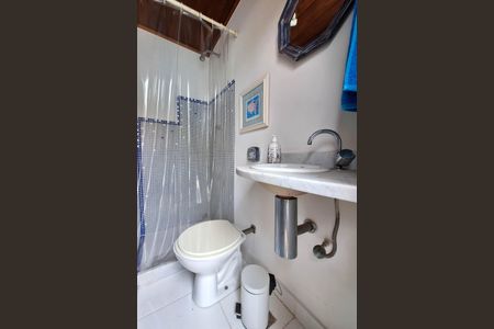 Casa de condomínio à venda com 380m², 4 quartos e 3 vagas Casa de condomínio à venda com 380m², 4 quartos e 3 vagasBanheiro Social 3