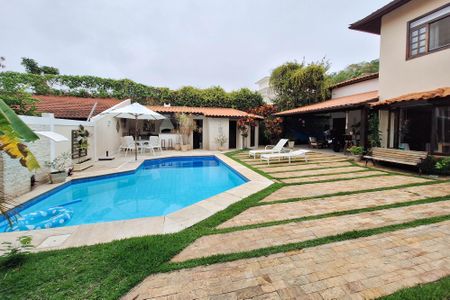 Casa de condomínio à venda com 380m², 4 quartos e 3 vagas Casa de condomínio à venda com 380m², 4 quartos e 3 vagasQuintal
