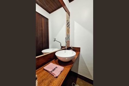 Casa de condomínio à venda com 380m², 4 quartos e 3 vagas Casa de condomínio à venda com 380m², 4 quartos e 3 vagasLavabo 2