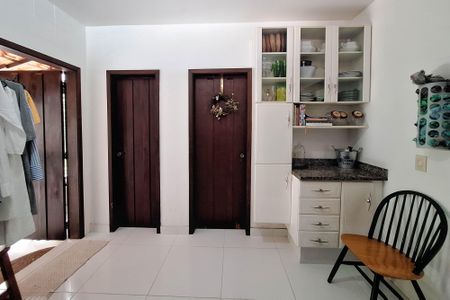 Casa de condomínio à venda com 380m², 4 quartos e 3 vagas Casa de condomínio à venda com 380m², 4 quartos e 3 vagasLavanderia