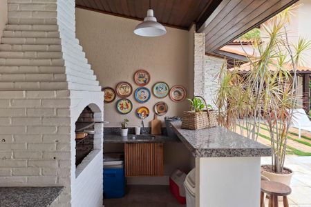 Casa de condomínio à venda com 380m², 4 quartos e 3 vagas Casa de condomínio à venda com 380m², 4 quartos e 3 vagasQuintal