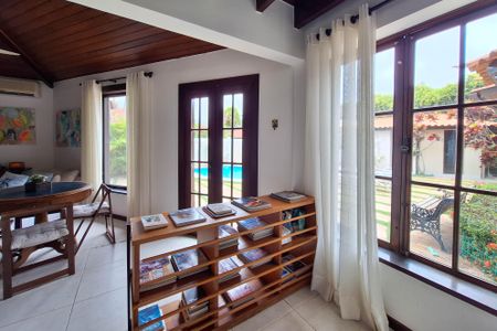 Casa de condomínio à venda com 380m², 4 quartos e 3 vagas Casa de condomínio à venda com 380m², 4 quartos e 3 vagasSala 2