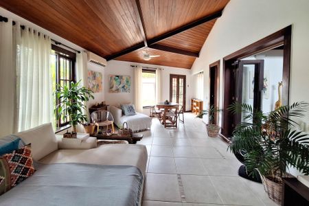 Casa de condomínio à venda com 380m², 4 quartos e 3 vagas Casa de condomínio à venda com 380m², 4 quartos e 3 vagasSala 2