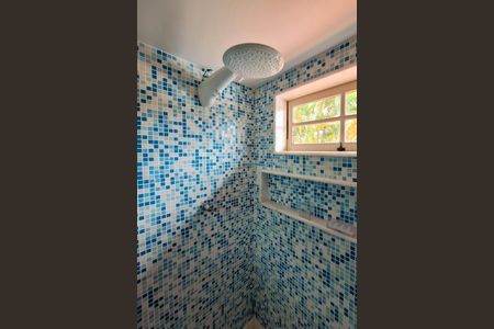 Casa de condomínio à venda com 380m², 4 quartos e 3 vagas Casa de condomínio à venda com 380m², 4 quartos e 3 vagasBanheiro Social 2