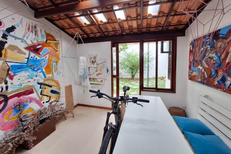 Casa de condomínio à venda com 380m², 4 quartos e 3 vagas Casa de condomínio à venda com 380m², 4 quartos e 3 vagasAteliê