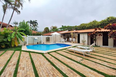 Casa de condomínio à venda com 380m², 4 quartos e 3 vagas Casa de condomínio à venda com 380m², 4 quartos e 3 vagasQuintal