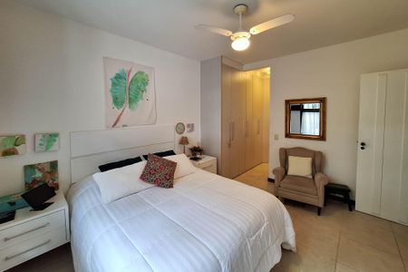 Casa de condomínio à venda com 380m², 4 quartos e 3 vagas Casa de condomínio à venda com 380m², 4 quartos e 3 vagasSuíte 1