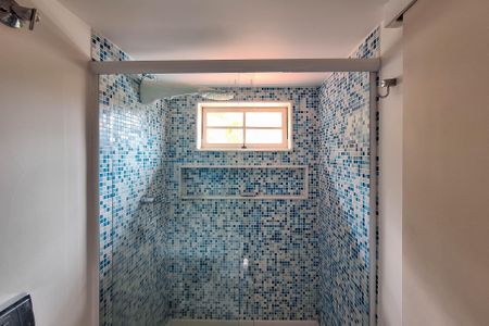 Casa de condomínio à venda com 380m², 4 quartos e 3 vagas Casa de condomínio à venda com 380m², 4 quartos e 3 vagasBanheiro Social 2