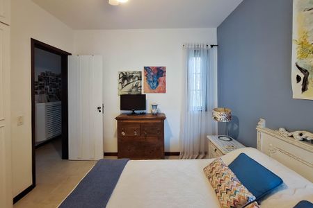 Casa de condomínio à venda com 380m², 4 quartos e 3 vagas Casa de condomínio à venda com 380m², 4 quartos e 3 vagasQuarto 1