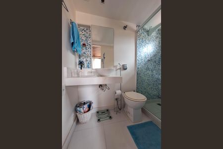 Casa de condomínio à venda com 380m², 4 quartos e 3 vagas Casa de condomínio à venda com 380m², 4 quartos e 3 vagasBanheiro Social 2