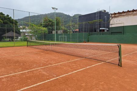 Casa de condomínio à venda com 380m², 4 quartos e 3 vagas Casa de condomínio à venda com 380m², 4 quartos e 3 vagasÁrea comum