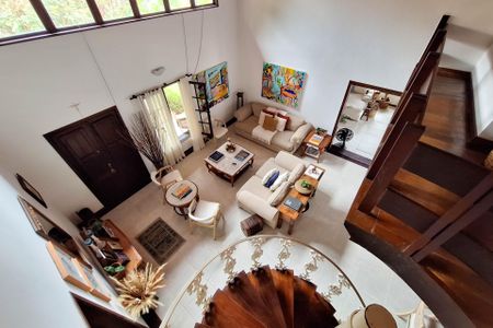 Casa de condomínio à venda com 380m², 4 quartos e 3 vagas Casa de condomínio à venda com 380m², 4 quartos e 3 vagasSala