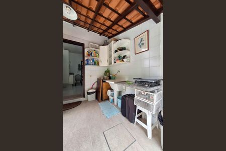 Casa de condomínio à venda com 380m², 4 quartos e 3 vagas Casa de condomínio à venda com 380m², 4 quartos e 3 vagasÁrea de Serviço