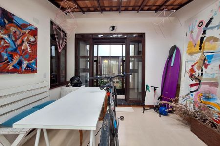 Casa de condomínio à venda com 380m², 4 quartos e 3 vagas Casa de condomínio à venda com 380m², 4 quartos e 3 vagasAteliê