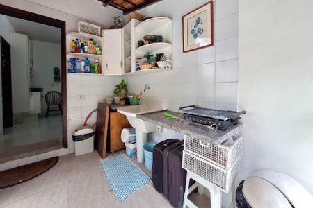 Casa de condomínio à venda com 380m², 4 quartos e 3 vagas Casa de condomínio à venda com 380m², 4 quartos e 3 vagasÁrea de Serviço