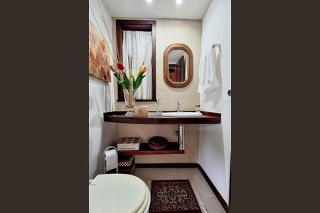 Casa de condomínio à venda com 380m², 4 quartos e 3 vagas Casa de condomínio à venda com 380m², 4 quartos e 3 vagasLavabo