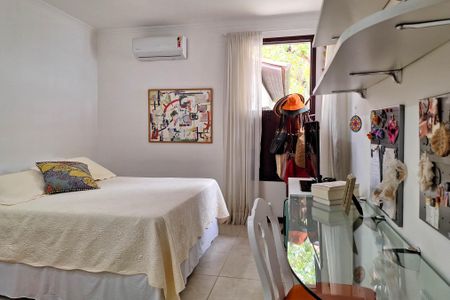 Casa de condomínio à venda com 380m², 4 quartos e 3 vagas Casa de condomínio à venda com 380m², 4 quartos e 3 vagasQuarto 2