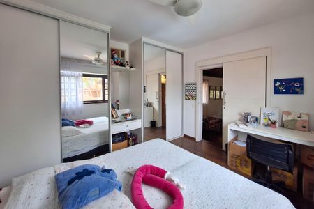 Casa de condomínio à venda com 380m², 4 quartos e 3 vagas Casa de condomínio à venda com 380m², 4 quartos e 3 vagasQuarto 3