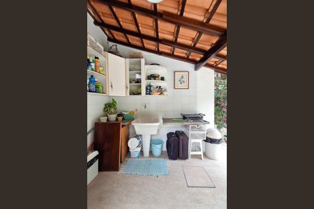 Casa de condomínio à venda com 380m², 4 quartos e 3 vagas Casa de condomínio à venda com 380m², 4 quartos e 3 vagasÁrea de Serviço