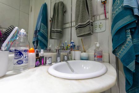 Apartamento à venda com 80m², 3 quartos e 2 vagas Apartamento à venda com 80m², 3 quartos e 2 vagasBanheiro 2